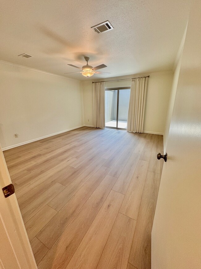 Building Photo - 5935 Meadow Way