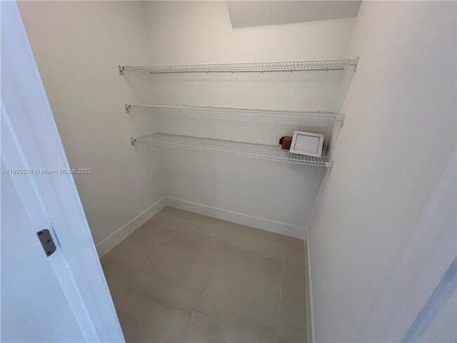 Building Photo - 136 SW 170th Ave