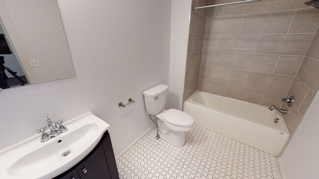 Building Photo - 108 S Hosmer St