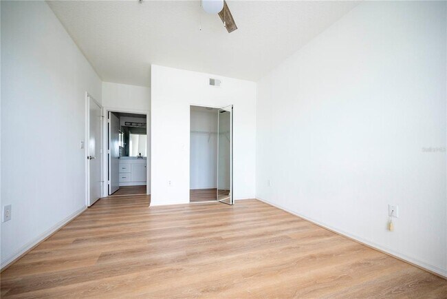 Building Photo - 5554 Metrowest Blvd