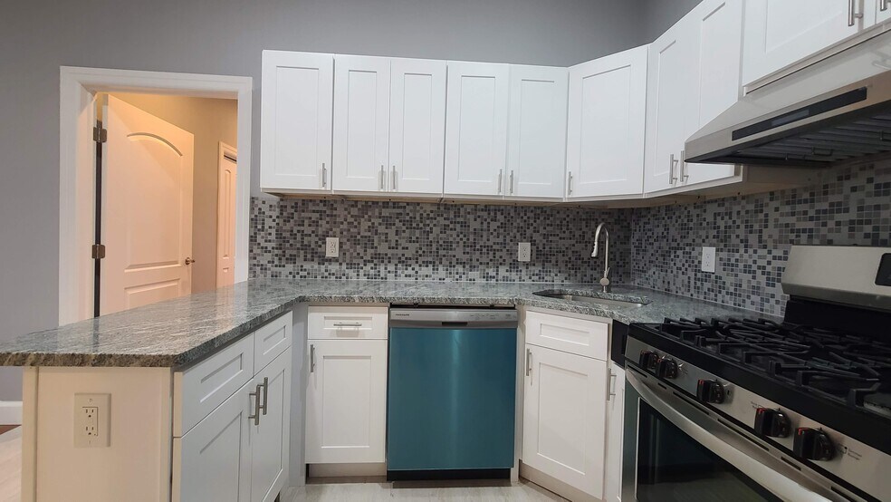 Building Photo - 100 Griffith St