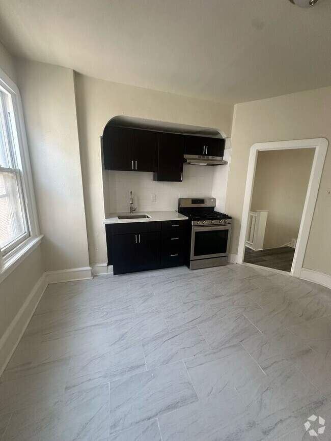 Building Photo - BRAND NEW 2 BEDROOM 1 BATH APARTMENT 2ND F...