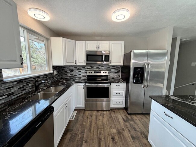 Building Photo - Acres Green Beauty