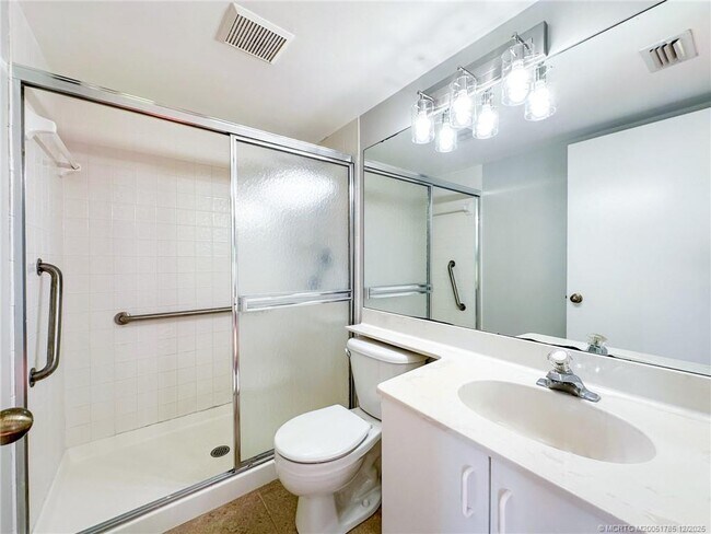 Building Photo - 1965 SW Silver Pine Way