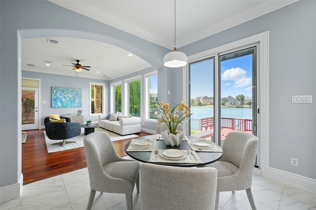 Building Photo - 5934 Stratford Gardens Dr