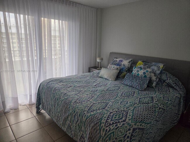 Building Photo - 5555 Collins Ave