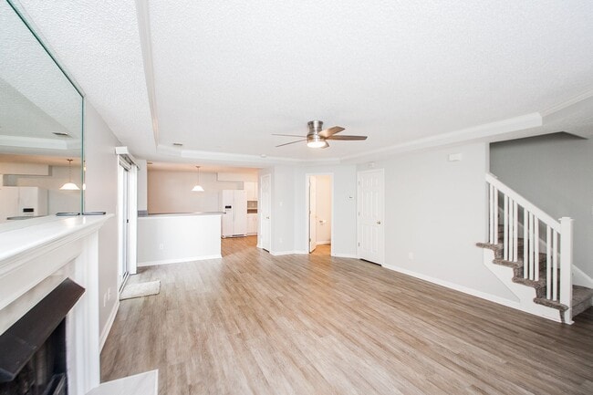 Building Photo - 2 Bedroom 2.5 Bathrooms in South Chesapeake