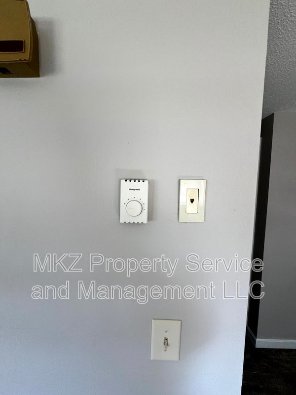 Building Photo - 51 Glenwood Dr