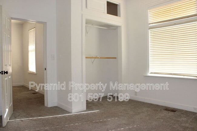 Building Photo - 489 E Center St