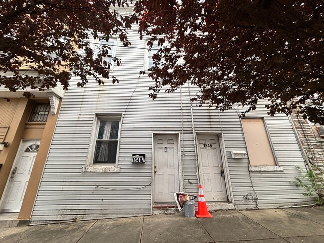Building Photo - 1649 Ceddox St