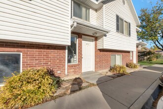 Building Photo - 470 W 1600 S