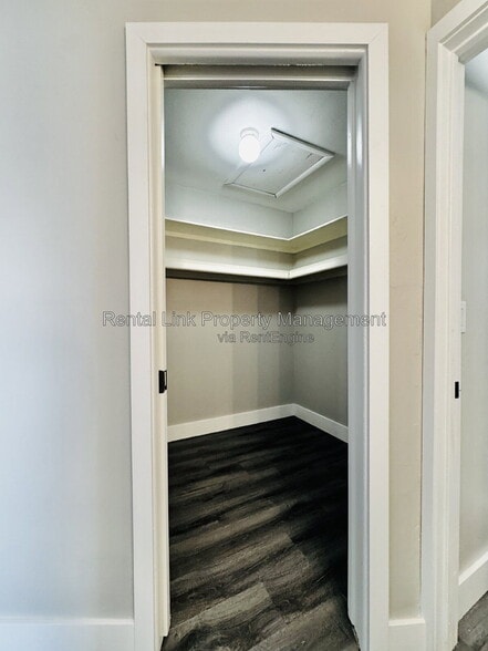 Building Photo - 4107 SE 18th Pl