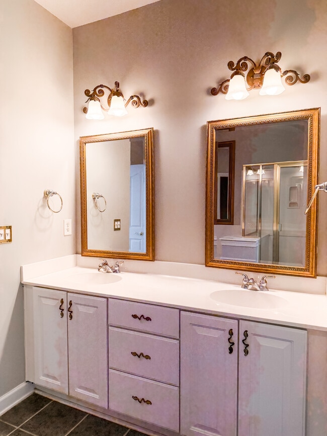 Building Photo - 338 Camden Cir