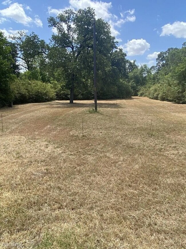 Building Photo - 731 Inwood Dr