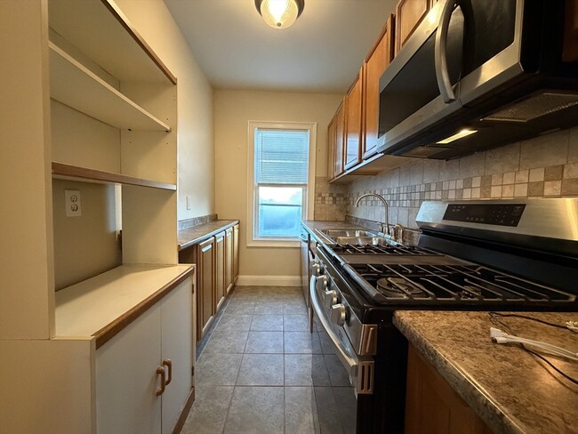 Building Photo - 320 Wood St