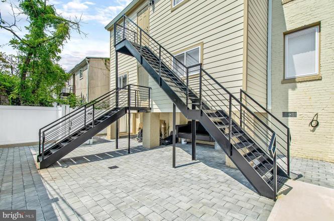 Back area including bike rack (not shown) - 1247 Penn St NE