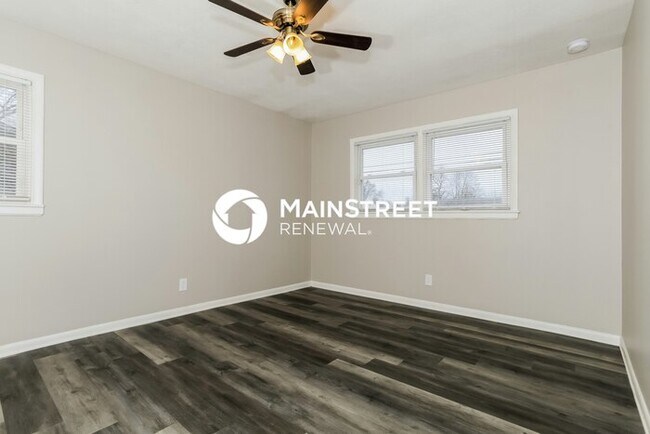 Building Photo - 3 Bedroom Pet-Friendly Home in LOUISVILLE, KY with Main Street Renewal