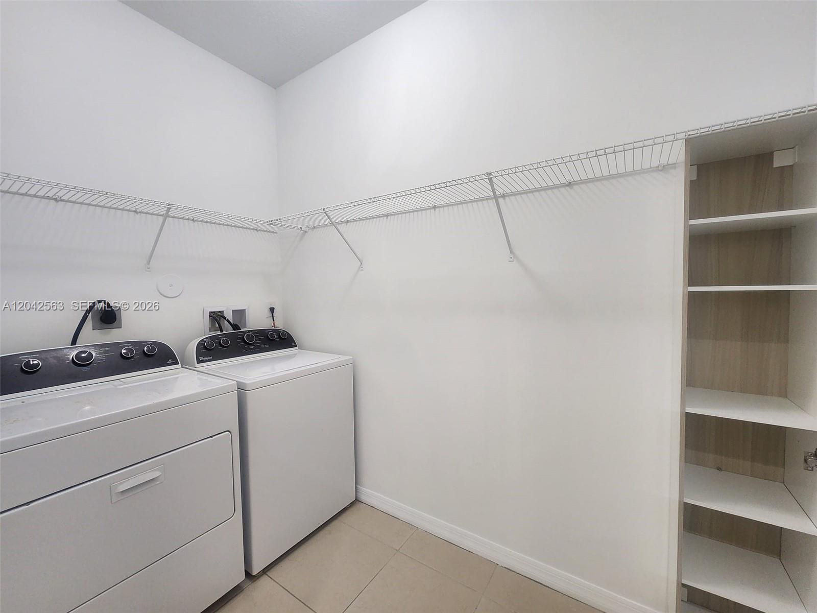 Building Photo - 641 NE 191st Ter