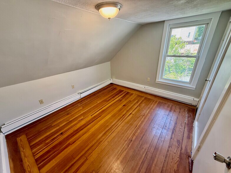 Building Photo - 42 Playstead Rd