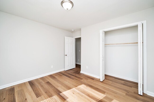 Building Photo - Bright, Updated & Ready for You – 3BR Home...