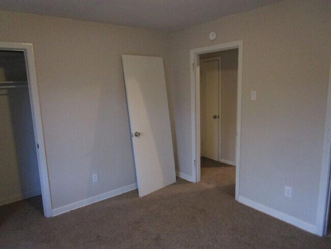 Building Photo - 616 Garrett St