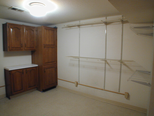 Building Photo - House For Lease