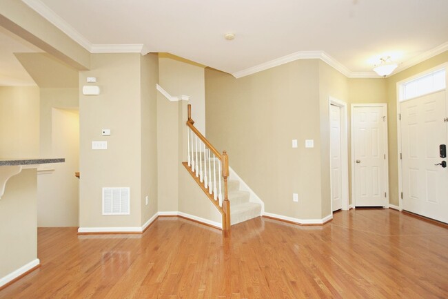 Building Photo - Pet Friendly End-unit Pantops Townhome (Ap...