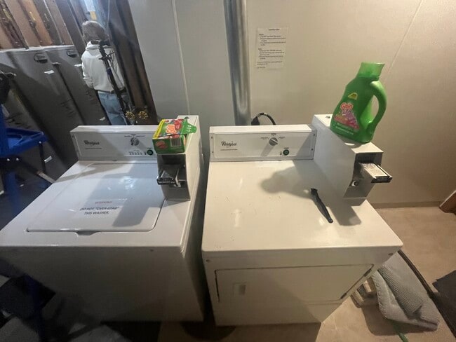 Building Photo - 710 3rd Ave NE