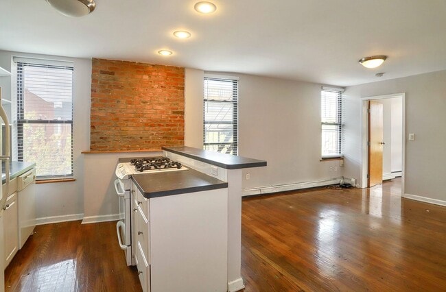 Building Photo - 197 Newark Ave