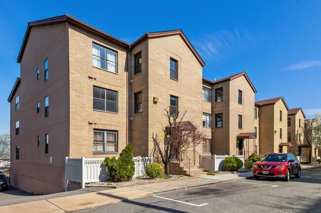 Building Photo - 6405 Liberty Ave