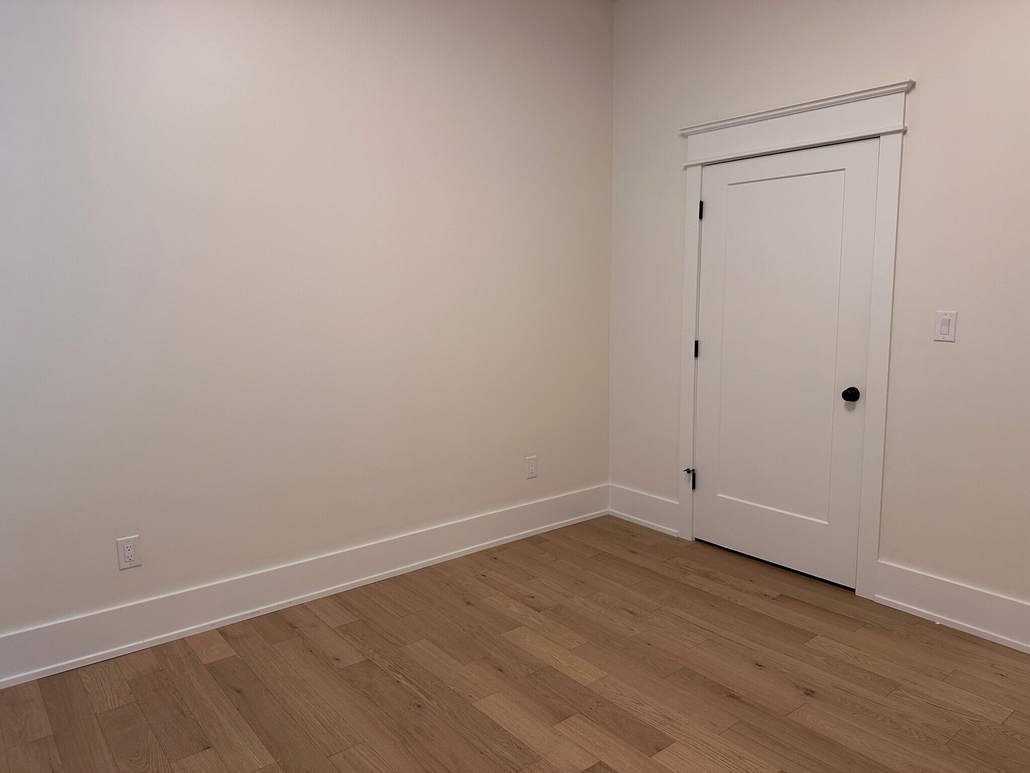 Building Photo - 136 McCowat St