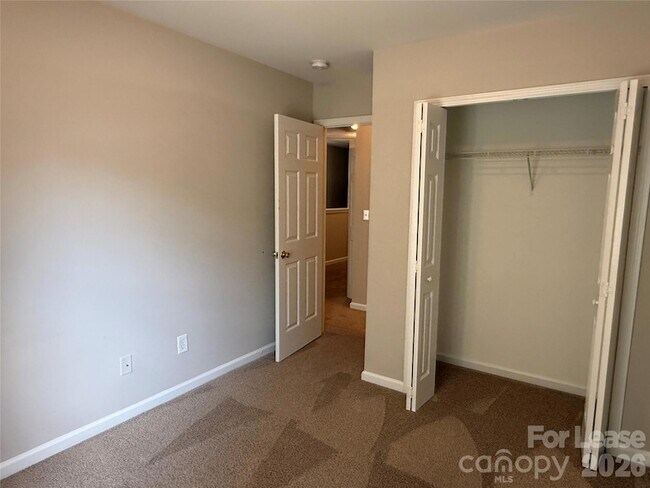 Building Photo - 2152 Whispering Way