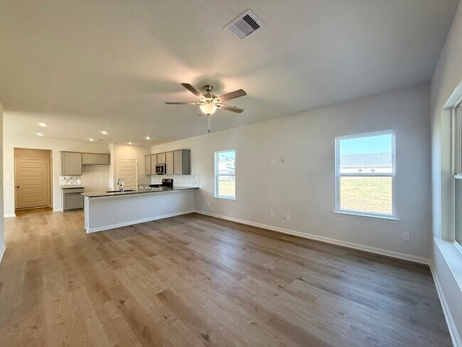 Building Photo - 15455 Foresail Ln