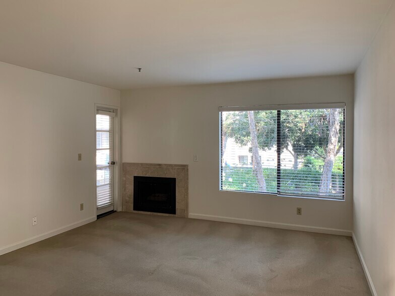 Building Photo - 5765 Friars Rd