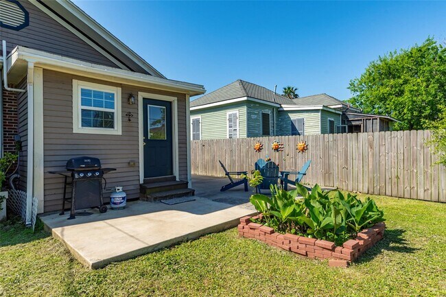 Building Photo - 4508 Avenue O 1/2