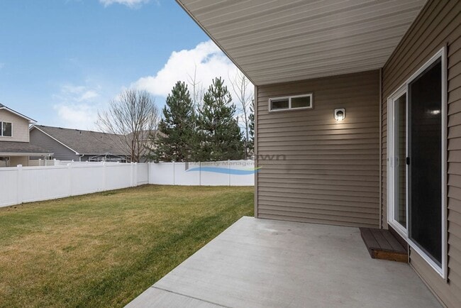 Building Photo - Stunning 3 Bedroom 2 Bath Home in The Landings!