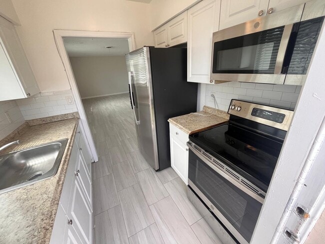 Primary Photo - 3121 NE 7th Ave