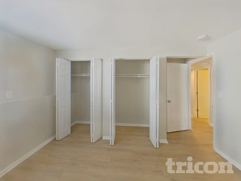 Building Photo - 6650 Brook Forest Dr