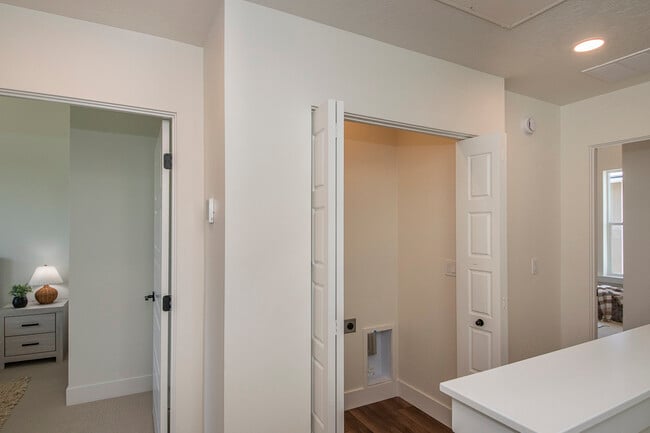 Building Photo - 525 E Violets Cv Ln