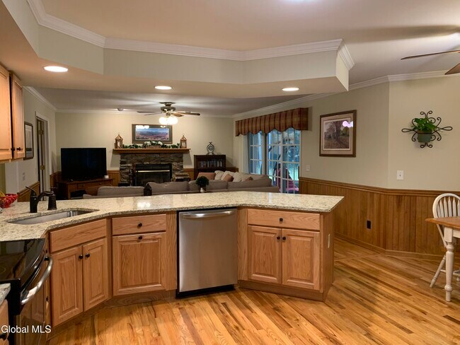 Building Photo - 8 Amanda Ct