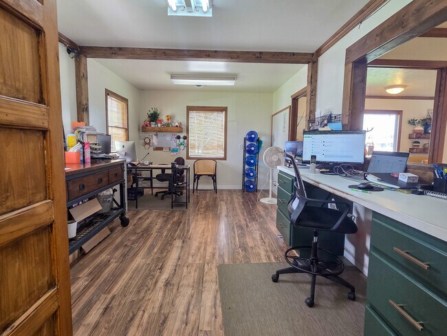 Building Photo - Overland Office