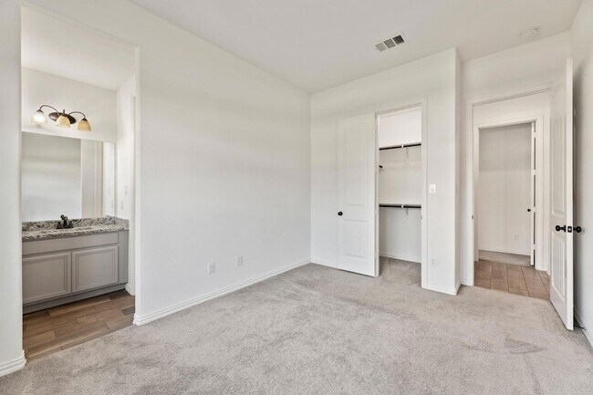 Building Photo - 4700 Topacio Dr