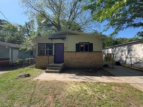 Building Photo - Cozy 3 bedroom/1 bath house!