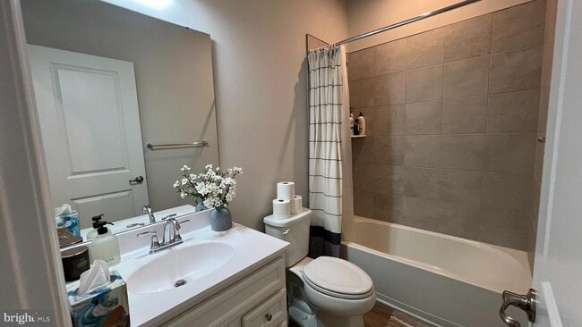 Building Photo - 11 Sidney Ln