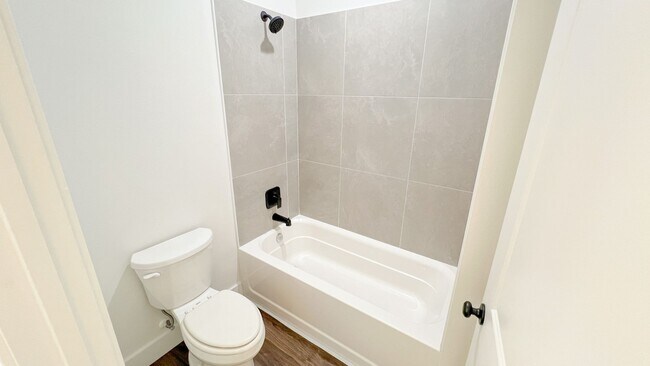 Building Photo - AVAILABLE NOW! 4 BD/2BA Home in Beautiful Palm Bay!! Wonderful home ready for move-in.