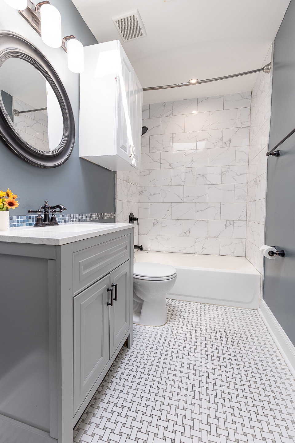 Upstairs Bathroom - 3922 E Capitol St NE