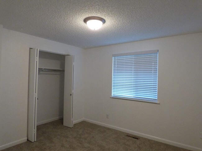 Building Photo - 918/920 Kelly Place