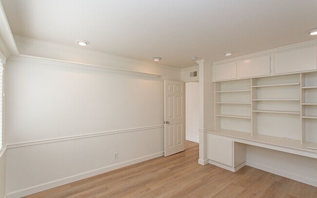 Building Photo - 7960 Represa Cir