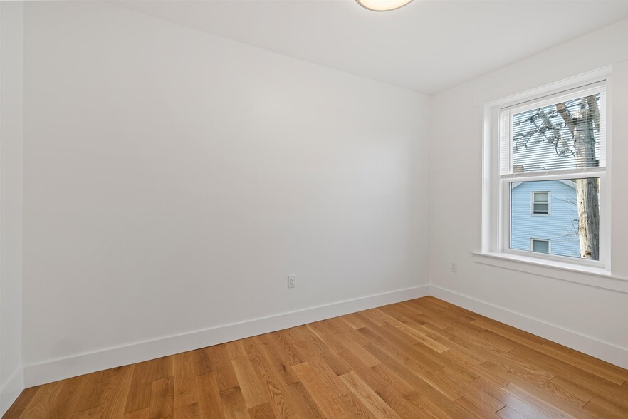 Building Photo - 386 Columbia St