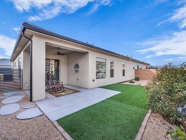 Building Photo - 3 Bedroom Home In 55+ Community!